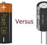 What is the difference between batteries and capacitors?